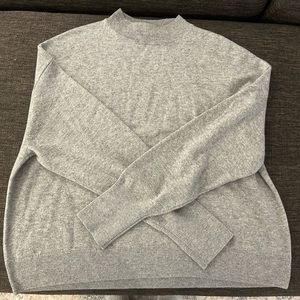 Everlane cashmere mock neck sweater. Size large